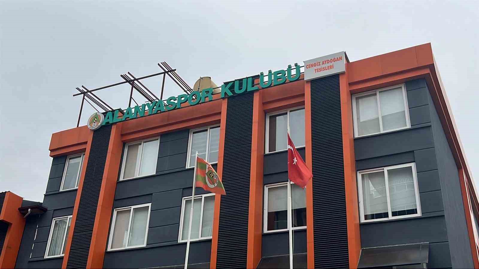 Hasan &Ccedil;avuşoğlu: "Şimdiye kadar hocamızın oyuncu talebi olmadı"
