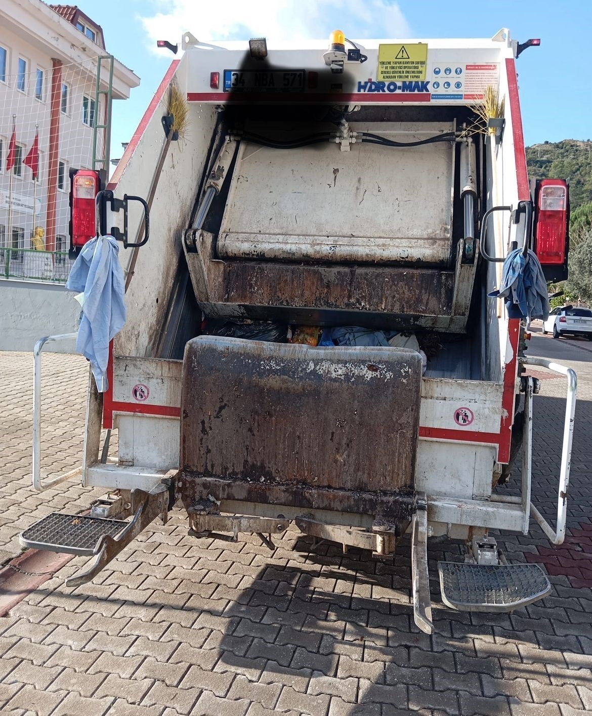 Marmaris Belediyesi çöp kamyonunun çarptığı kadın öldü