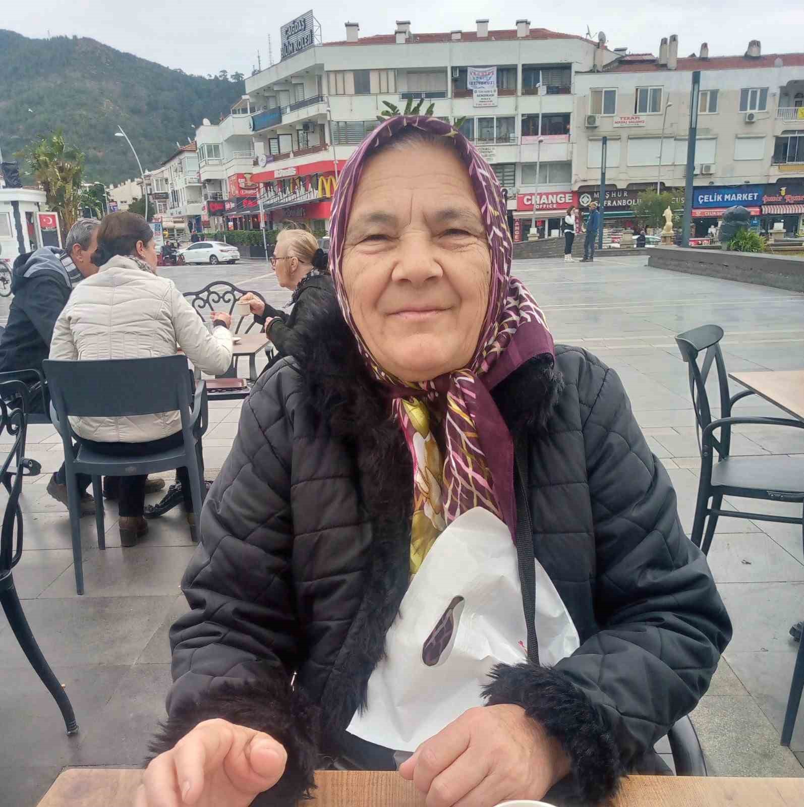 Marmaris Belediyesi &ccedil;&ouml;p kamyonunun &ccedil;arptığı kadın &ouml;ld&uuml;
