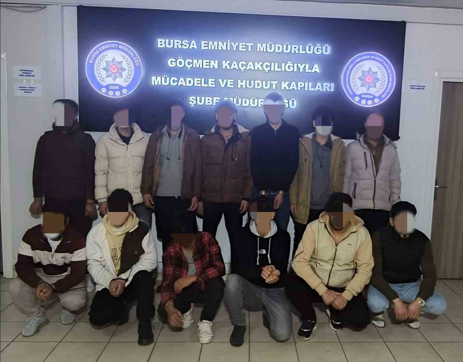 Bursa&rsquo;da 13 d&uuml;zensiz g&ouml;&ccedil;men ve 4 organizat&ouml;r yakalandı
