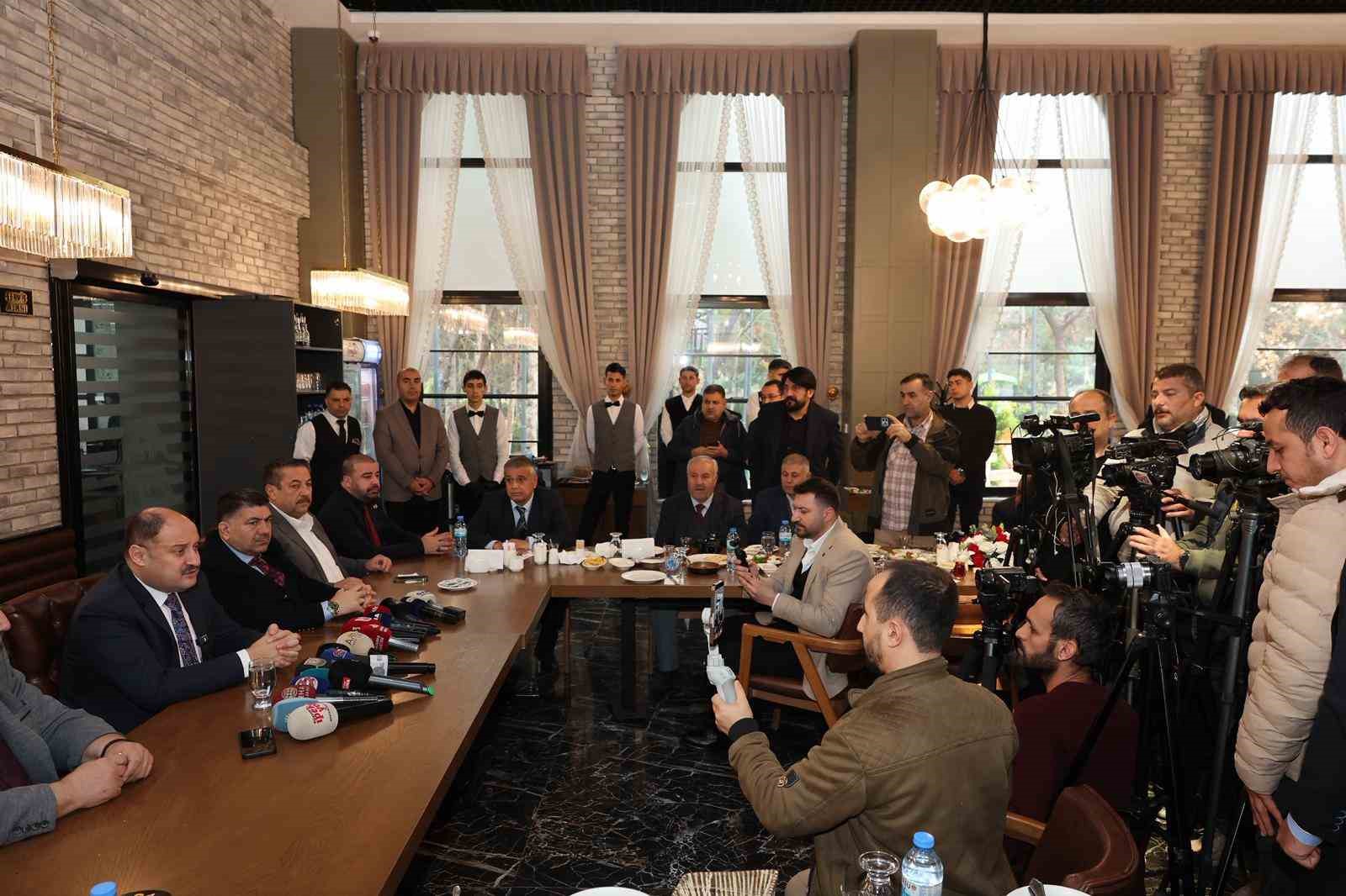 B&uuml;y&uuml;kşehir Belediye Başkanı G&uuml;lpınar, gazetecilerle buluştu
