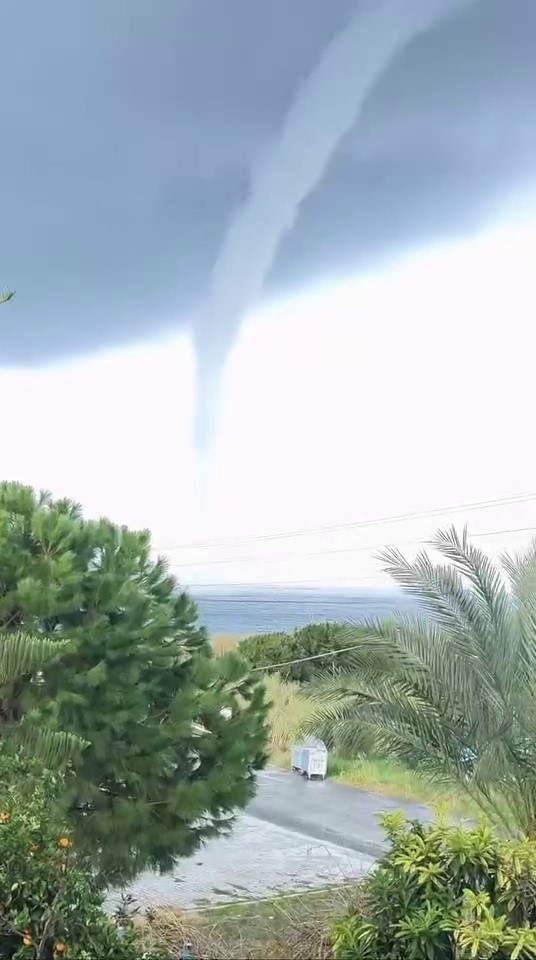 Hatay&rsquo;da denizde hortum oluştu
