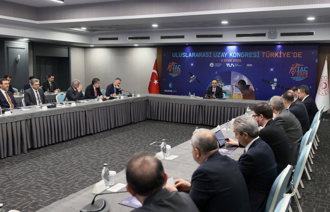 Bakan Kacır: "T&uuml;rkiye&rsquo;nin uzay teknolojilerindeki y&uuml;kselişini d&uuml;nyaya duyuracak dev bir etkinliğe imza atacağız"
