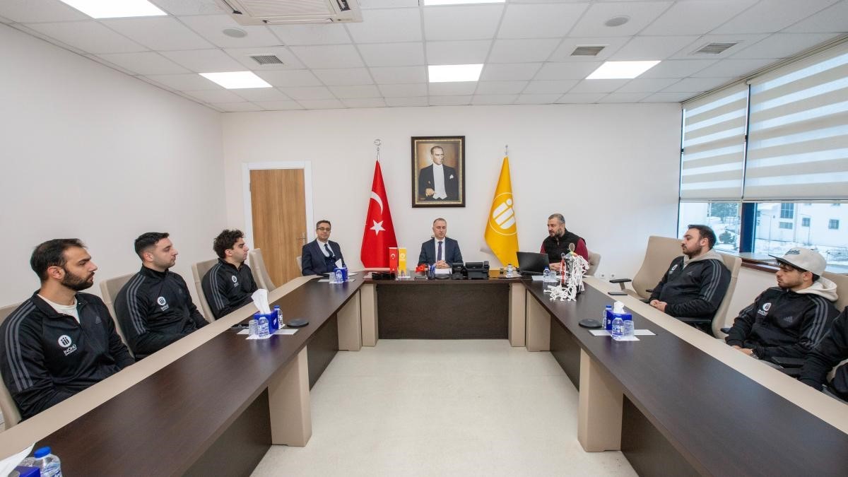 İn&ouml;n&uuml; &Uuml;niversitesi Basketbol takımı şampiyon oldu
