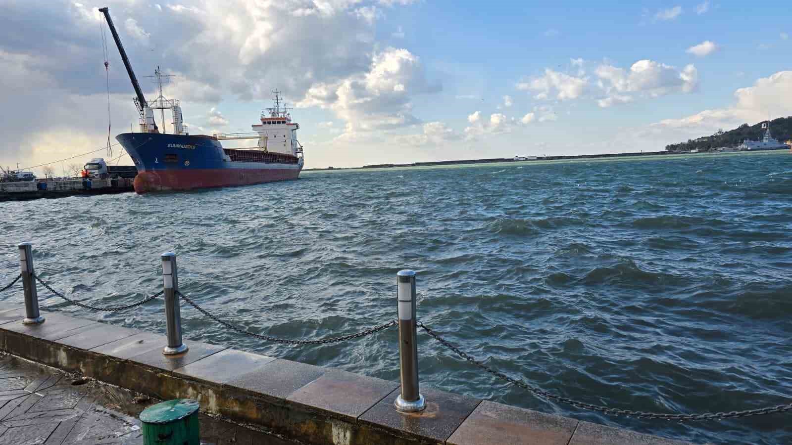 Karadeniz Ereğli&rsquo;de fırtına etkili oldu
