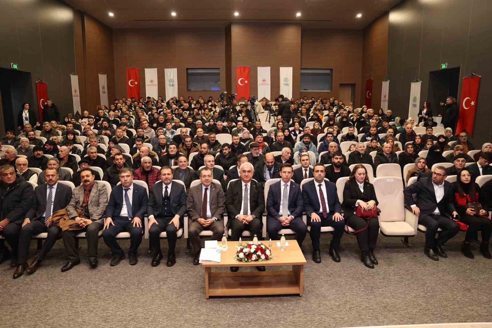 Muş&rsquo;ta 2 bin 142 konutun hak sahipleri kura ile belirlendi
