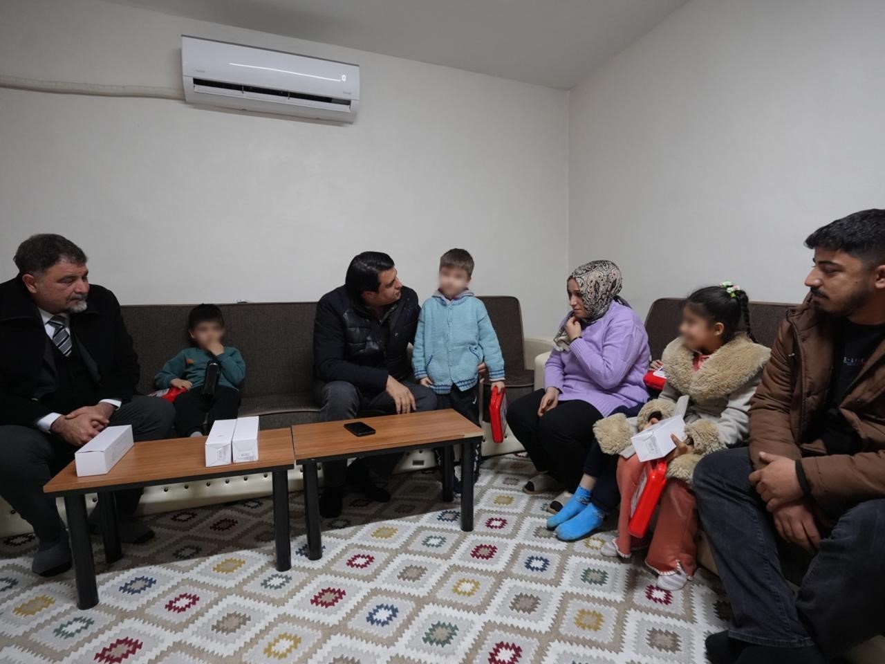 Yılmaz’dan evi yanan Kömek ailesine anlamlı ziyaret