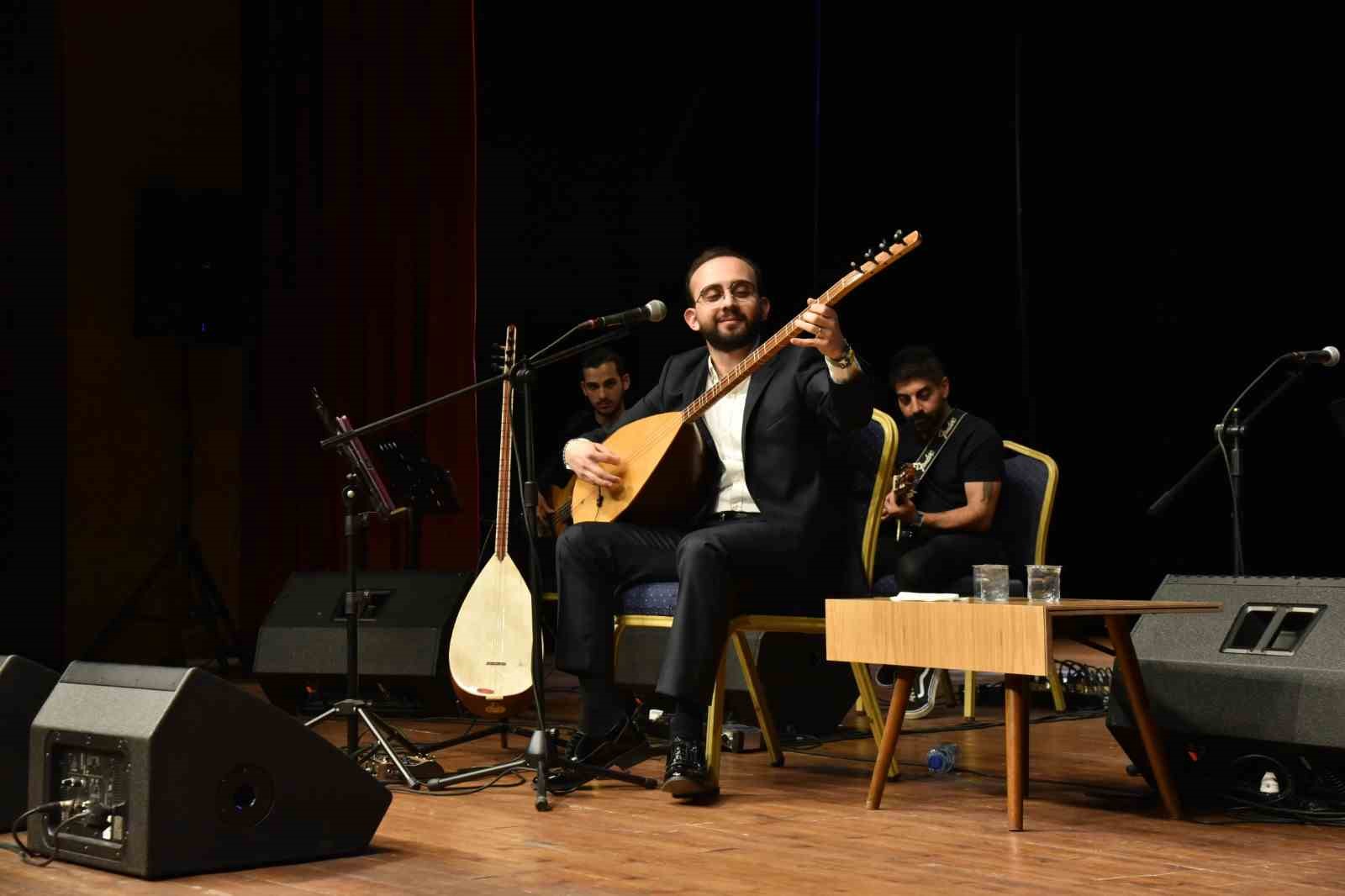 Sanatçı Salih Gündoğdu’dan Ata Sahne’de türkü şöleni
