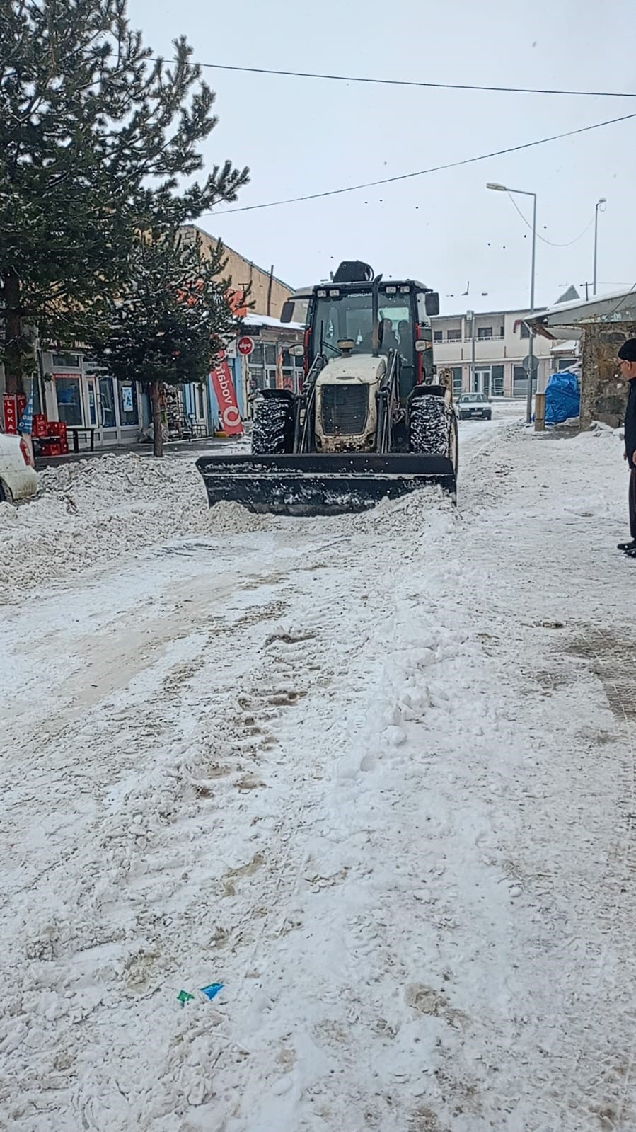Akyaka Belediyesi karla m&uuml;cadele ekipleri g&ouml;rev başında
