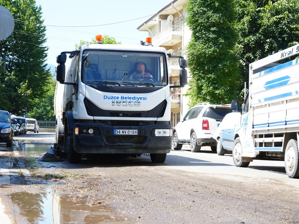 D&uuml;zce&rsquo;de 2025&rsquo;te 70 bin ton evsel atık toplandı
