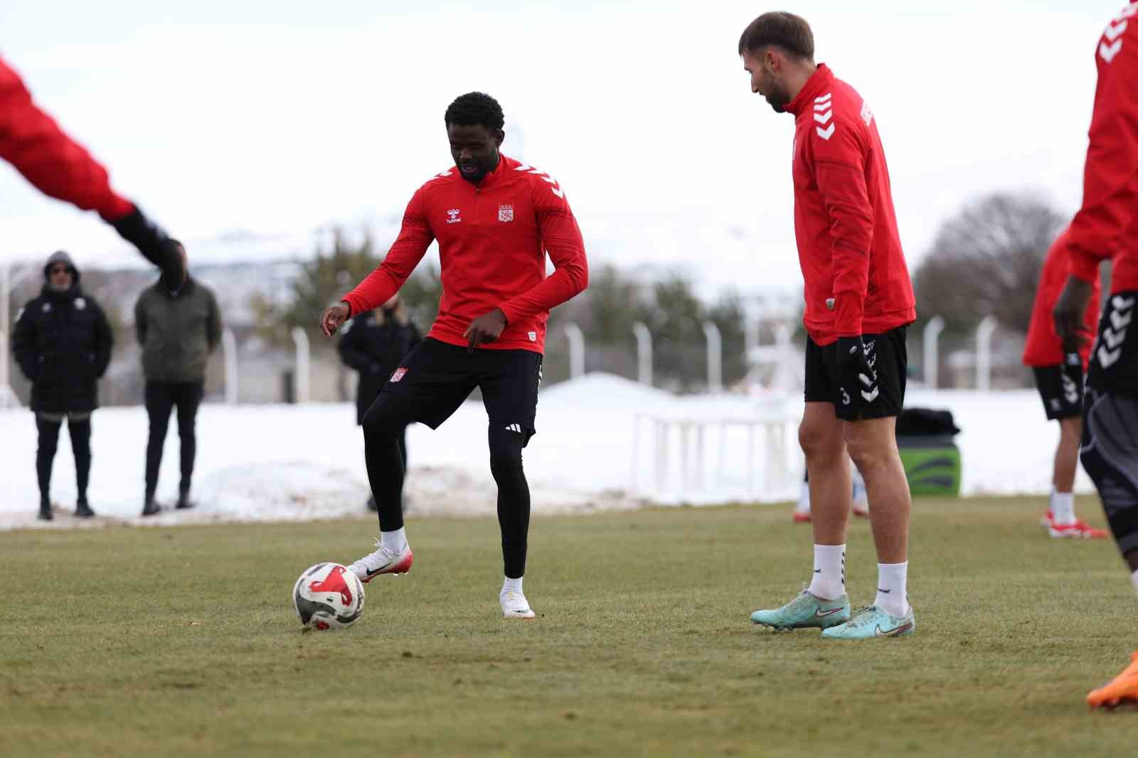 Sivasspor, Erzurumspor ma&ccedil;ının hazırlıklarını s&uuml;rd&uuml;rd&uuml;
