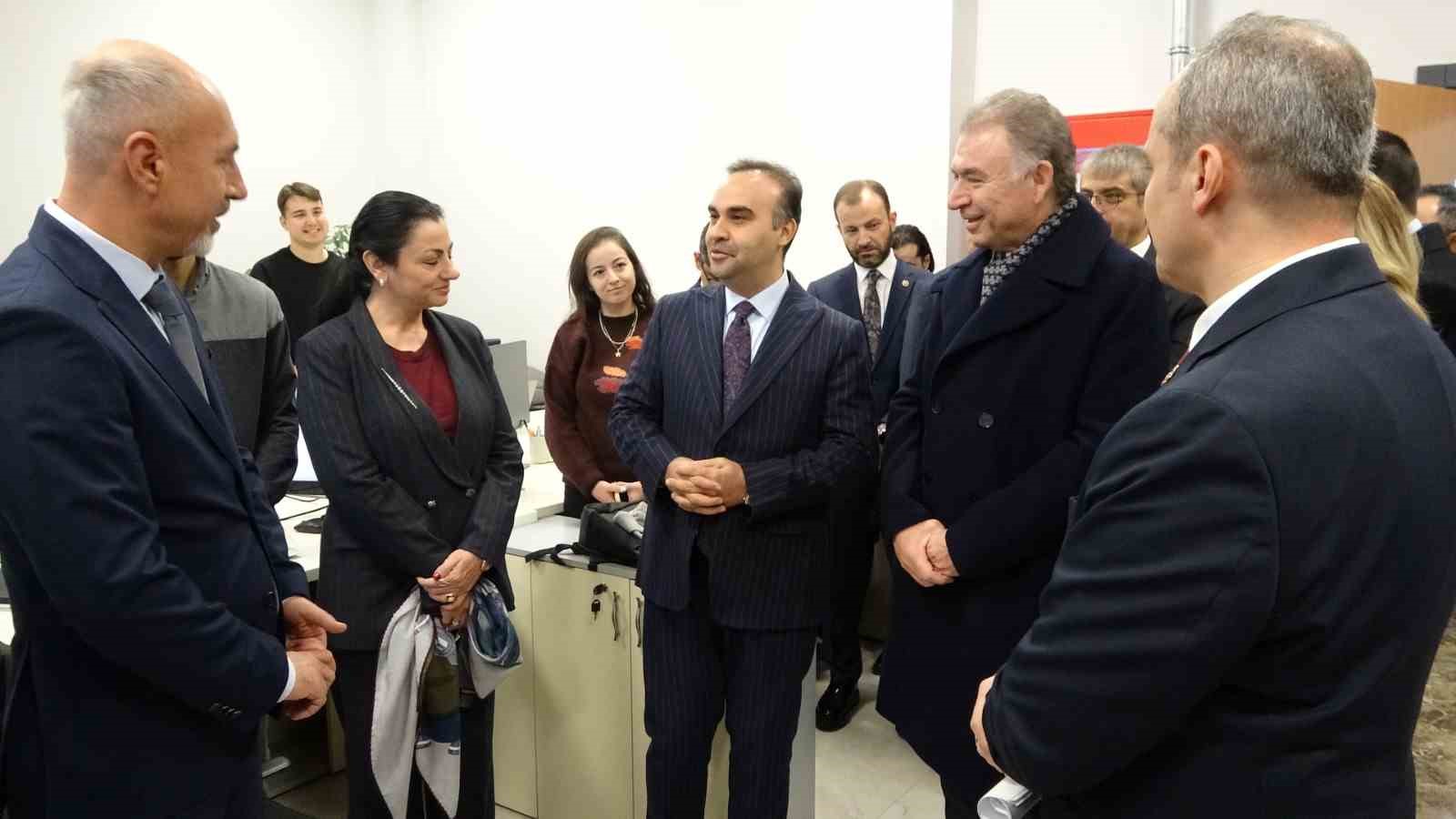 Bakan Kacır: "K&uuml;tahya&rsquo;yı teknoloji ve inovasyonda lider şehirlerden biri haline getireceğiz"
