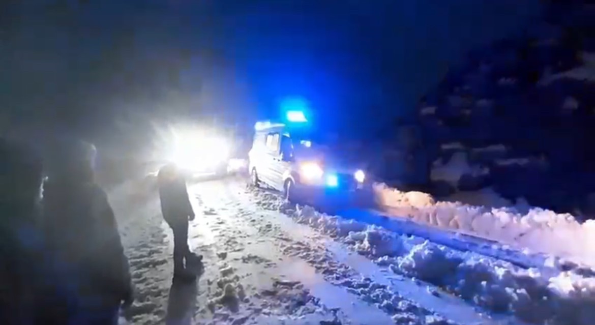 Bing&ouml;l&rsquo;de yoğun kar yağışı sonrası ekipler seferber oldu
