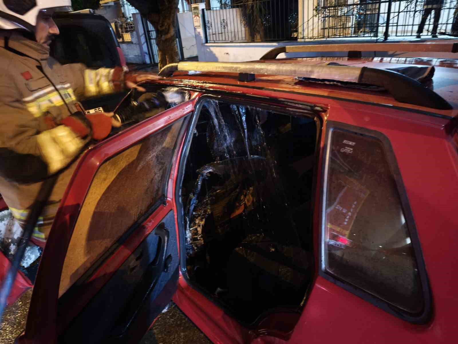 İskenderun&rsquo;da otomobil yangını
