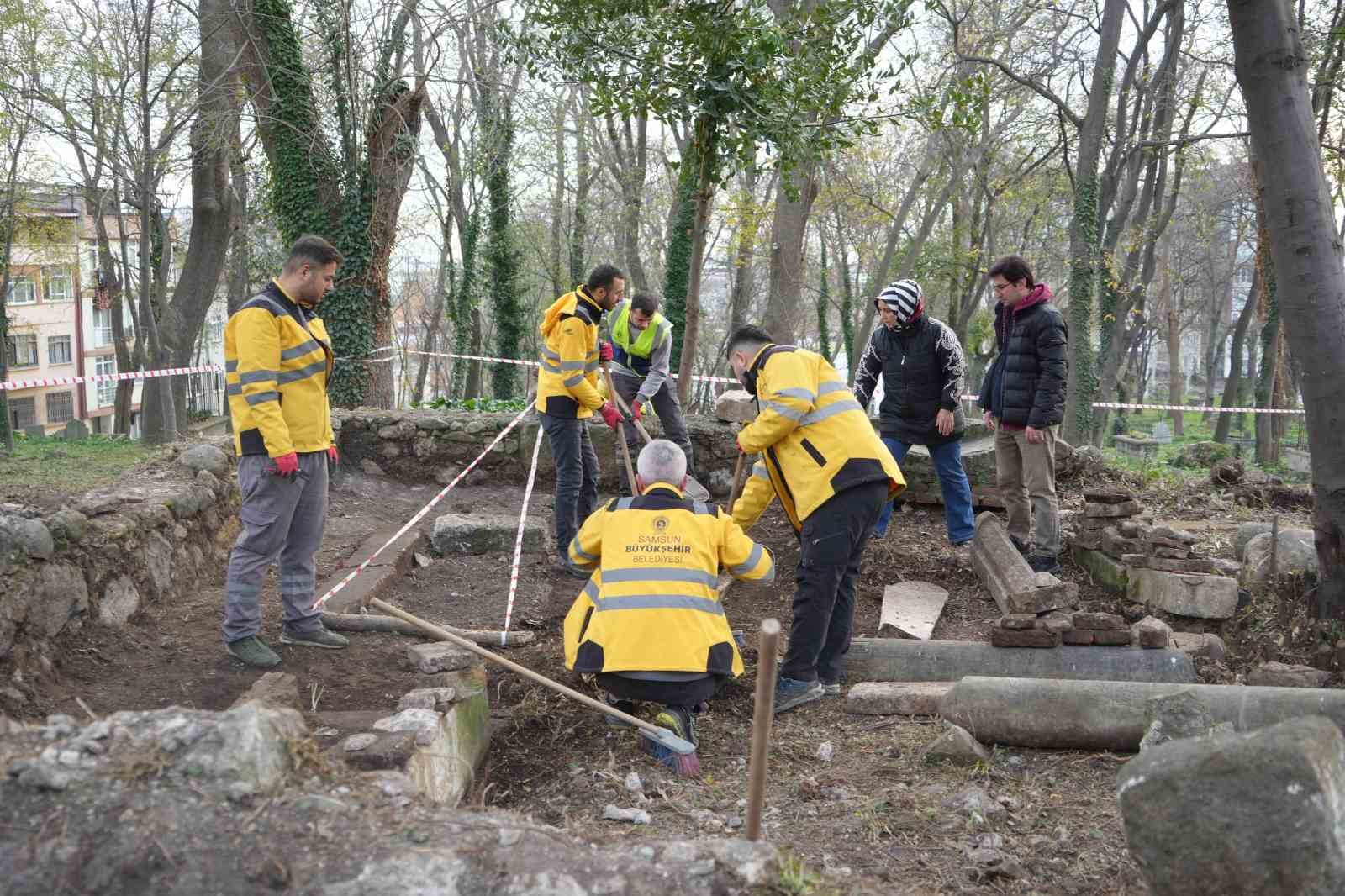 Samsun&rsquo;da mezarlığın altından tarih &ccedil;ıkıyor: Samsun yazılı mezar kitabesi, yeni tarihi mezarlar
