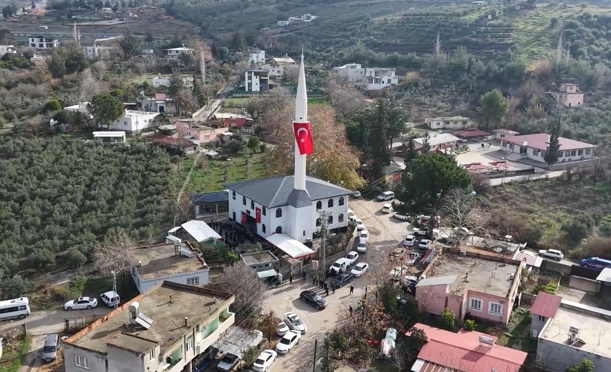 Osmaniye&rsquo;de depremde yıkılan &Ccedil;ardak K&ouml;y&uuml; Camii yeniden ibadete a&ccedil;ıldı
