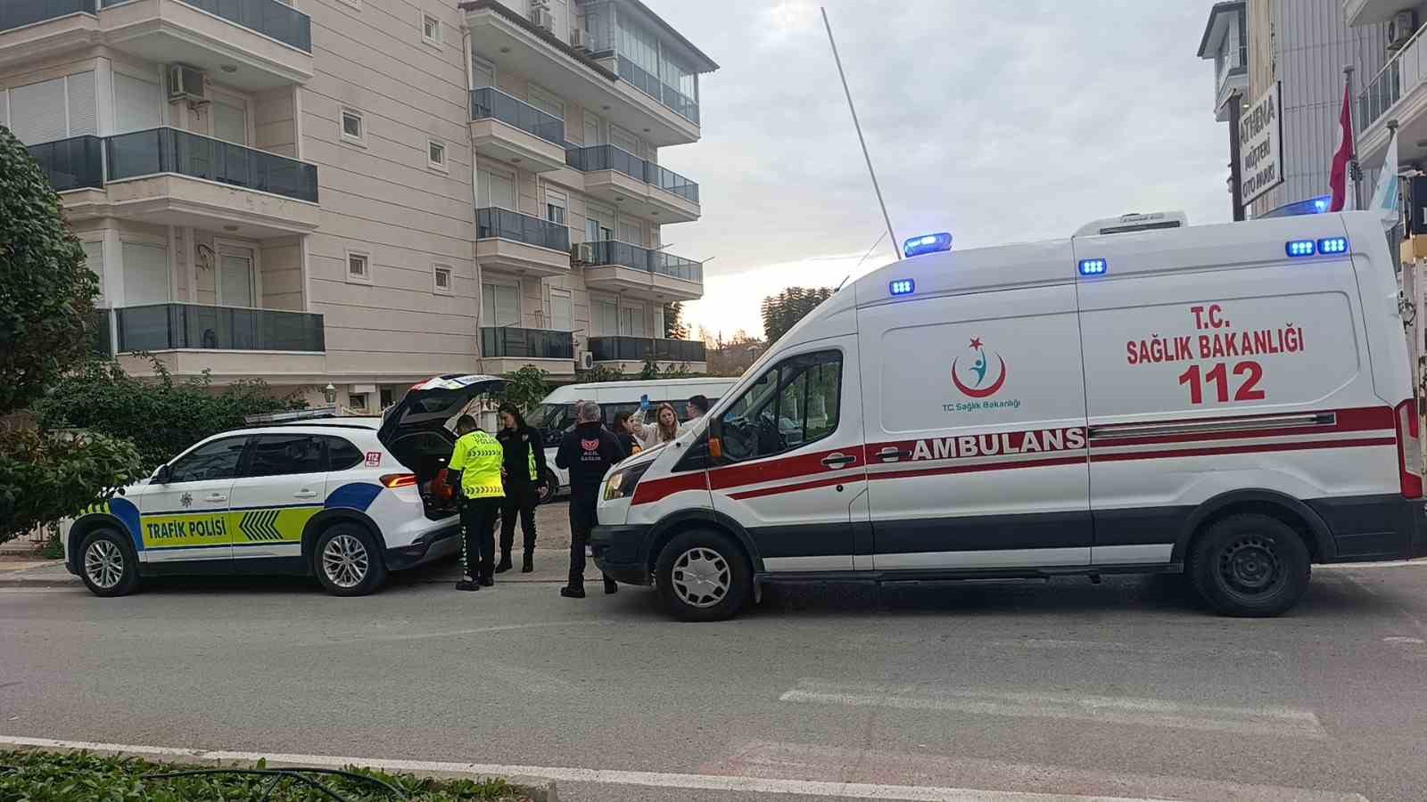 Manavgat&rsquo;ta motosiklet devrildi: 1 yaralı
