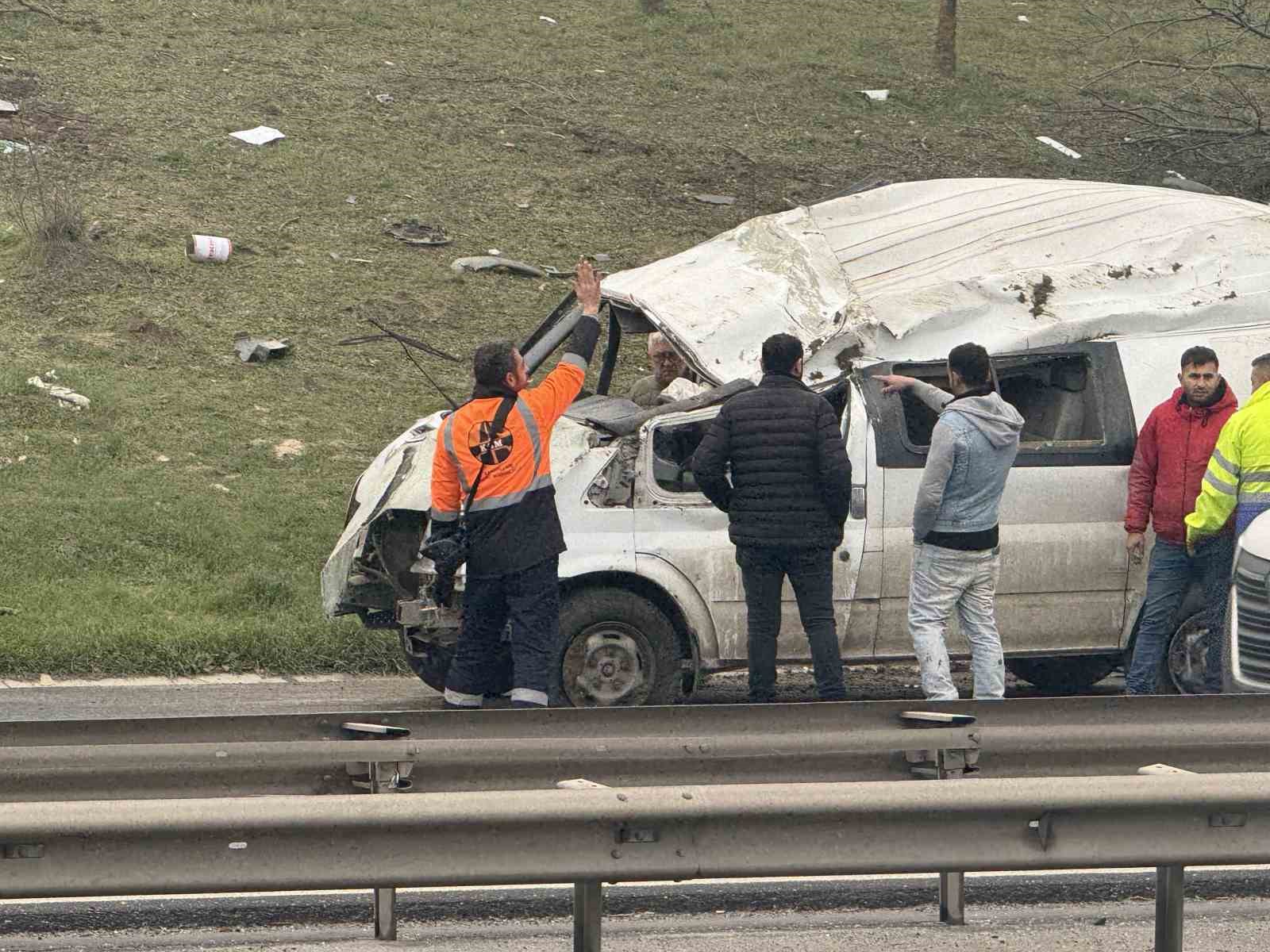 B&uuml;y&uuml;k&ccedil;ekmece TEM Otoyolu&rsquo;nda kaza: 5 yaralı
