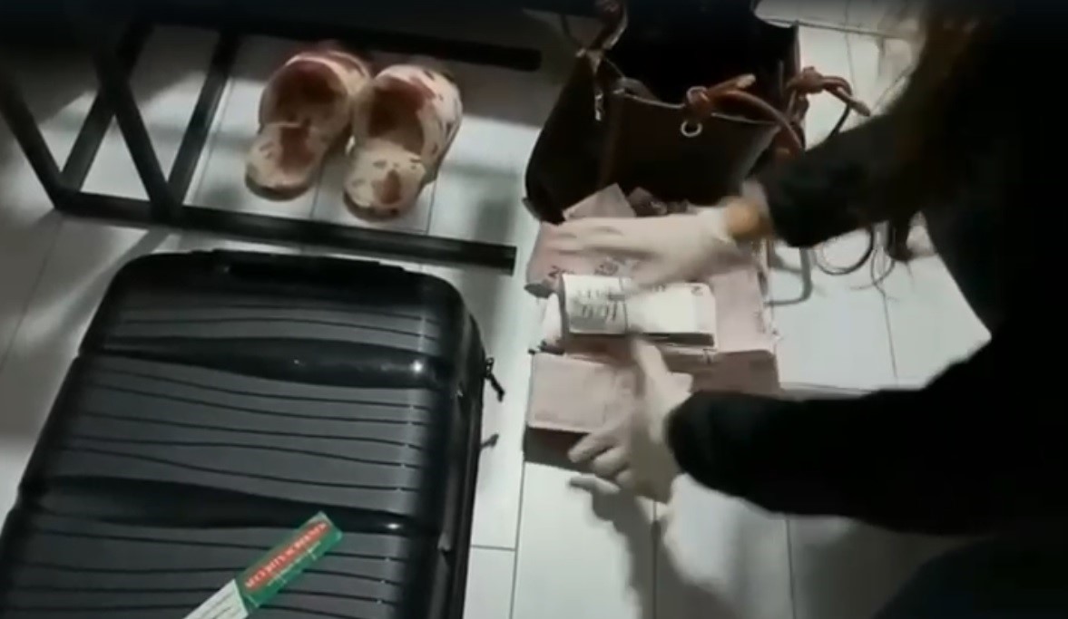 İzmir&rsquo;de &rsquo;insan ticareti&rsquo; operasyonu: 4 tutuklama
