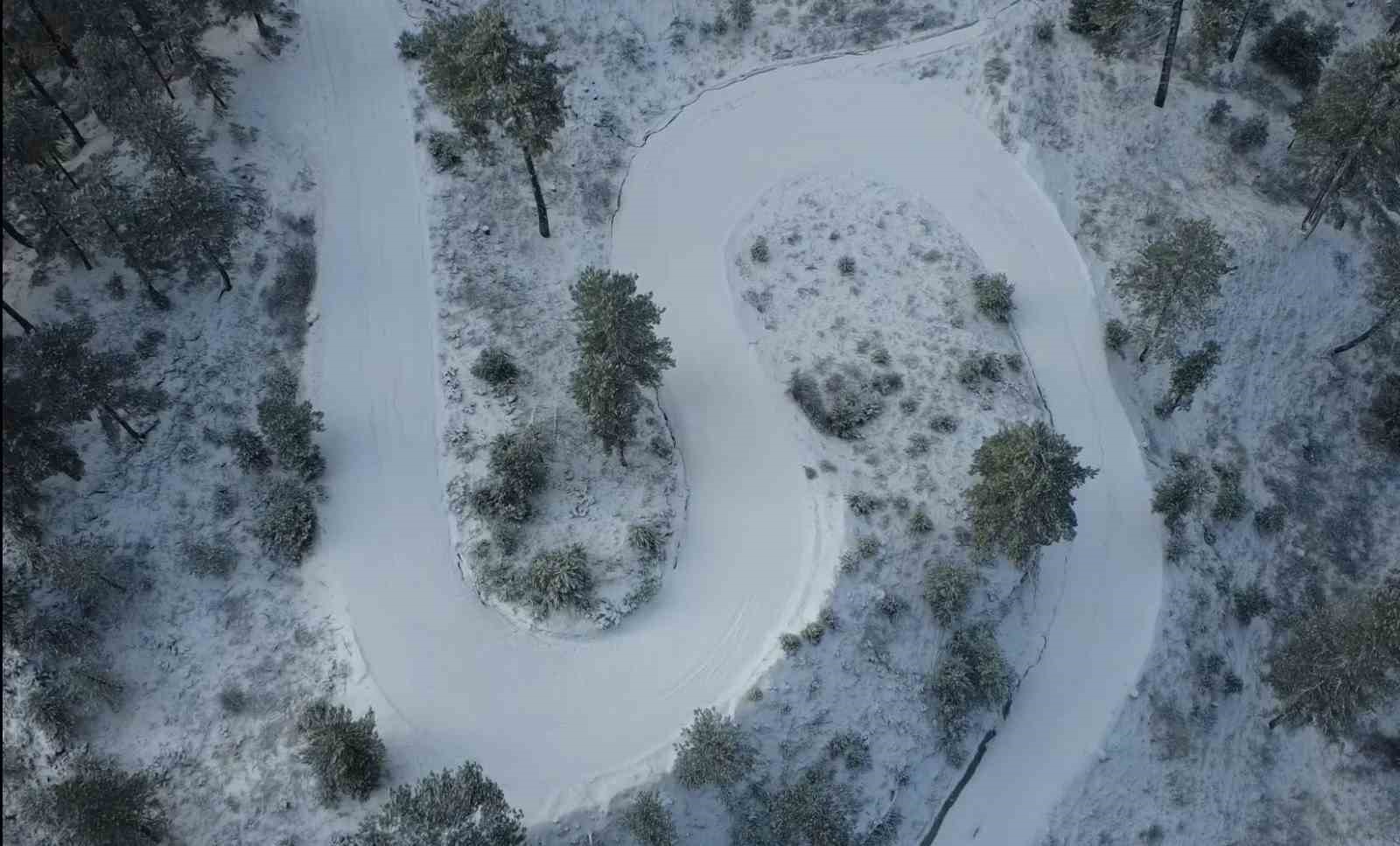 Karla kaplanan Demirci’de kartpostallık manzaralar