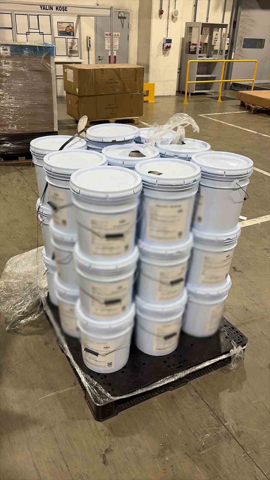 G&uuml;mr&uuml;kler Muhafaza ekiplerince d&uuml;zenlenen operasyonlarda 1 milyar 945 milyon lira değerinde uyuşturucu madde yakalandı
