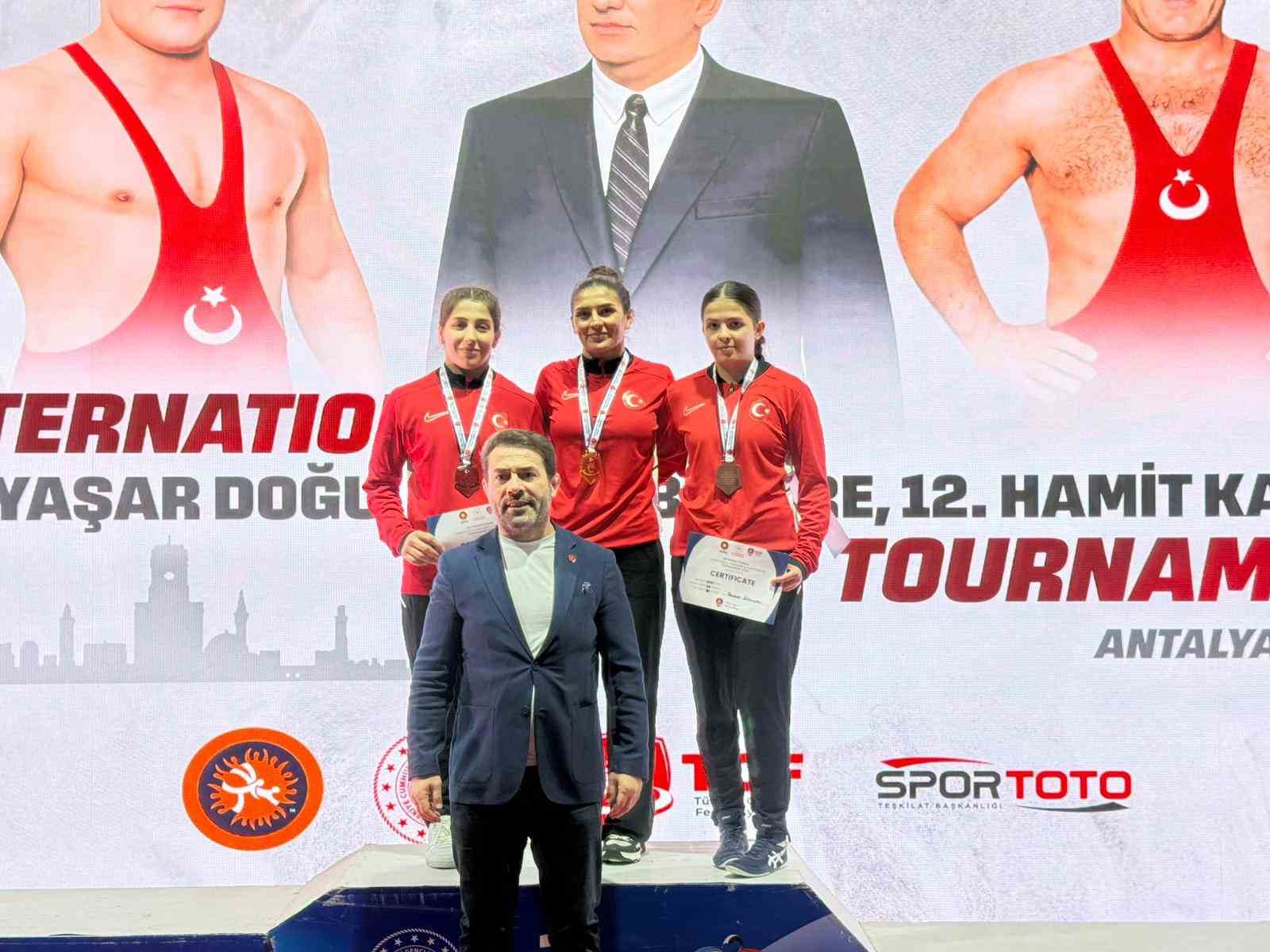 Uluslararası Yaşar Doğu, Vehbi Emre ve Hamit Kaplan Turnuvası’nda ikinci gün tamamlandı