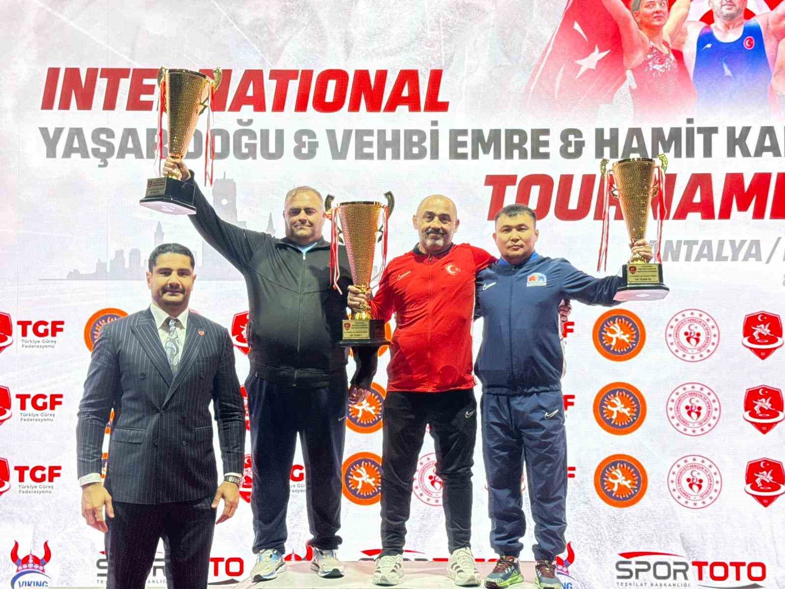 Uluslararası Yaşar Doğu, Vehbi Emre ve Hamit Kaplan Turnuvası&rsquo;nda ikinci g&uuml;n tamamlandı
