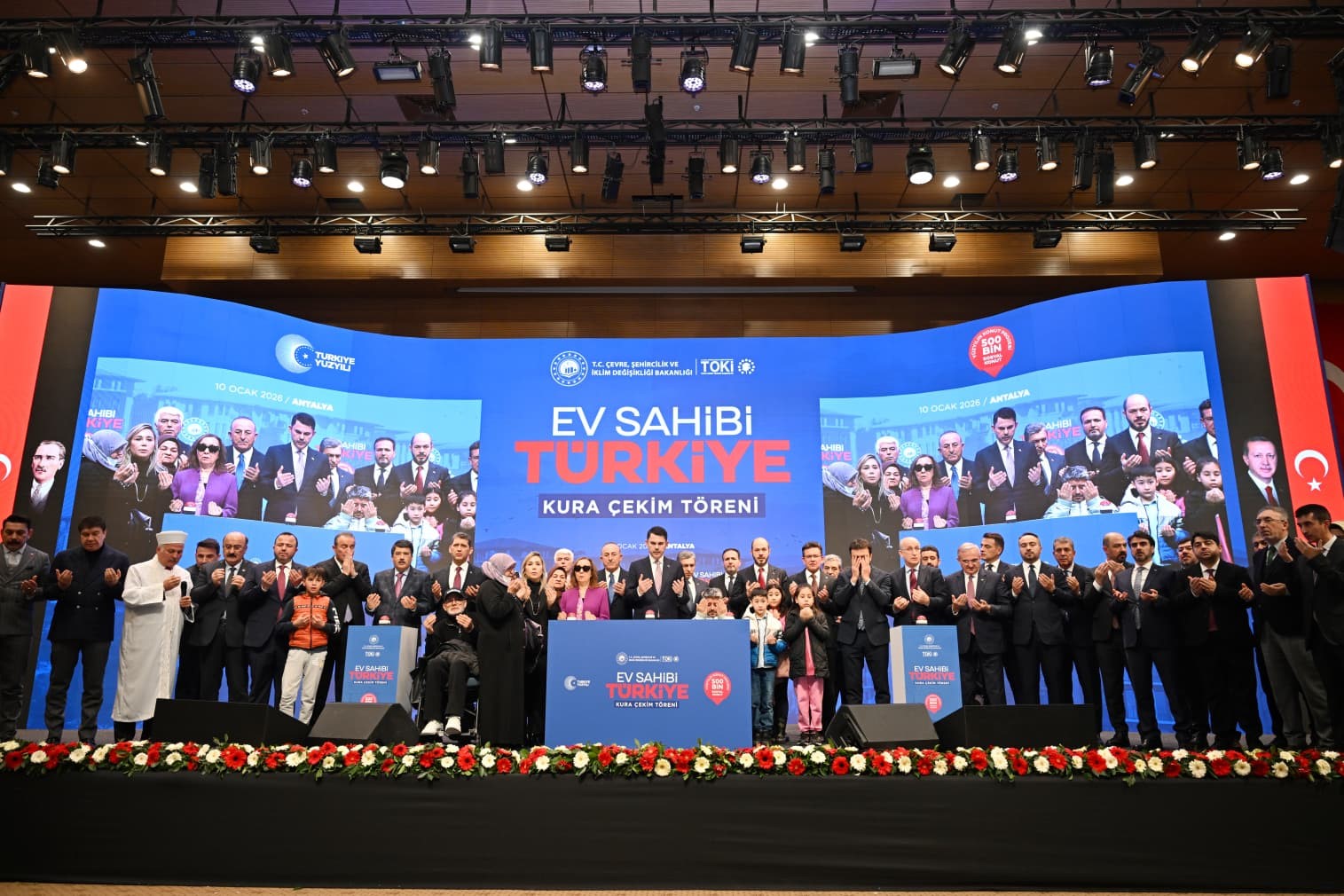 Yüzyılın Konut Projesi kapsamında Antalya&rsquo;da kura heyecanı: 13 bin 213 konut için çekiliş yapıldı