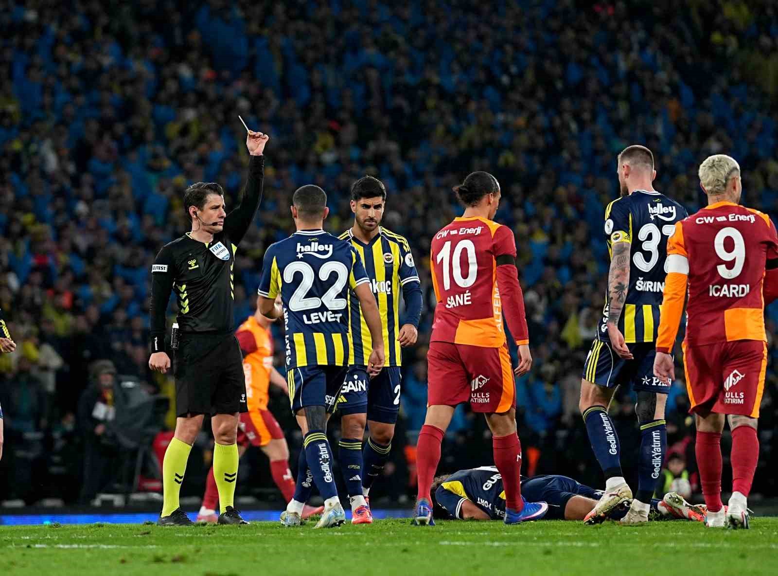 2025 Turkcell Süper Kupa: Galatasaray: 0 - Fenerbahçe: 1 (İlk yarı) 