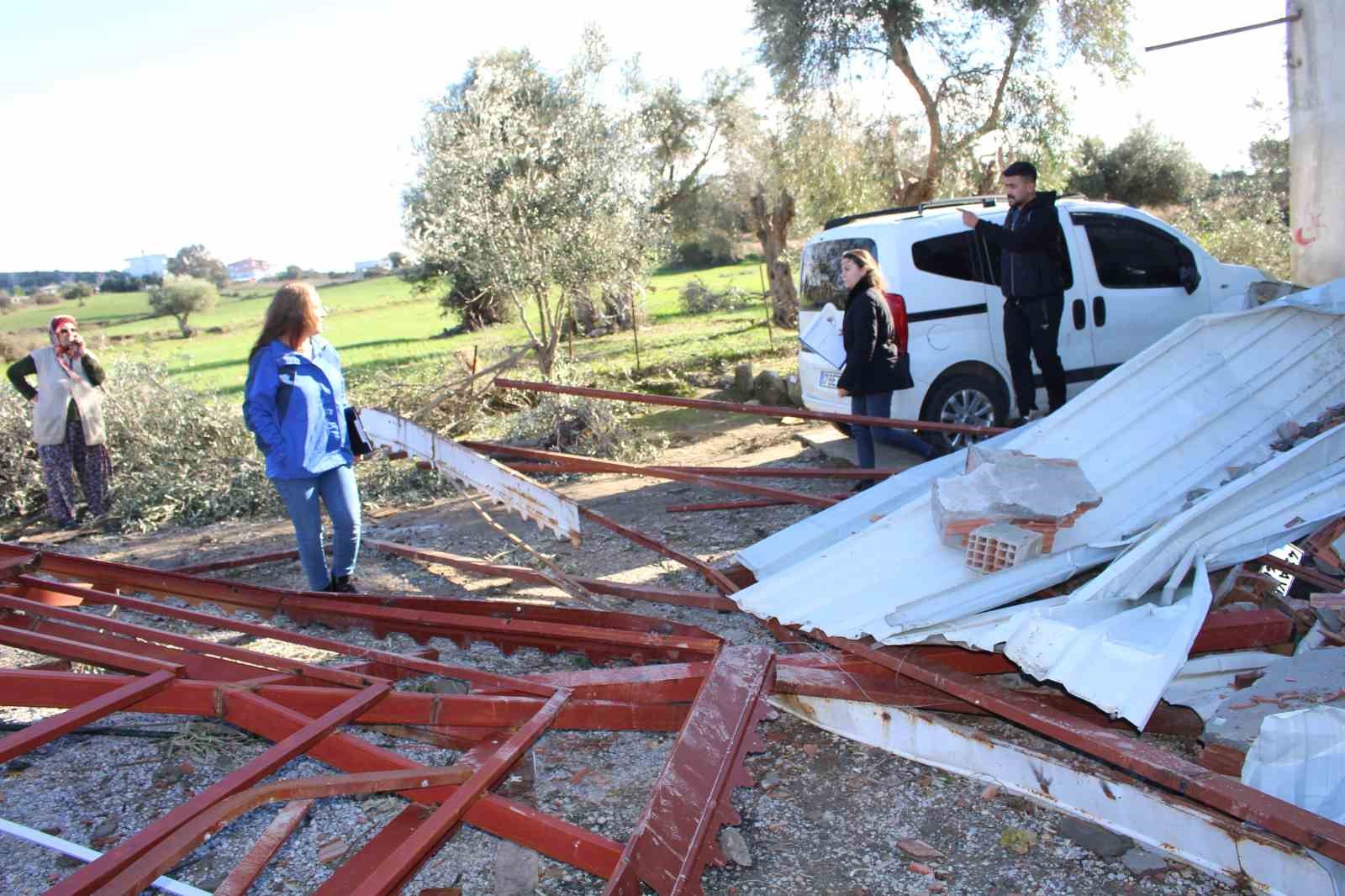 Manavgat&rsquo;ta hortumdan zarar g&ouml;ren b&ouml;lgelerde hasar tespit &ccedil;alışması yapıldı
