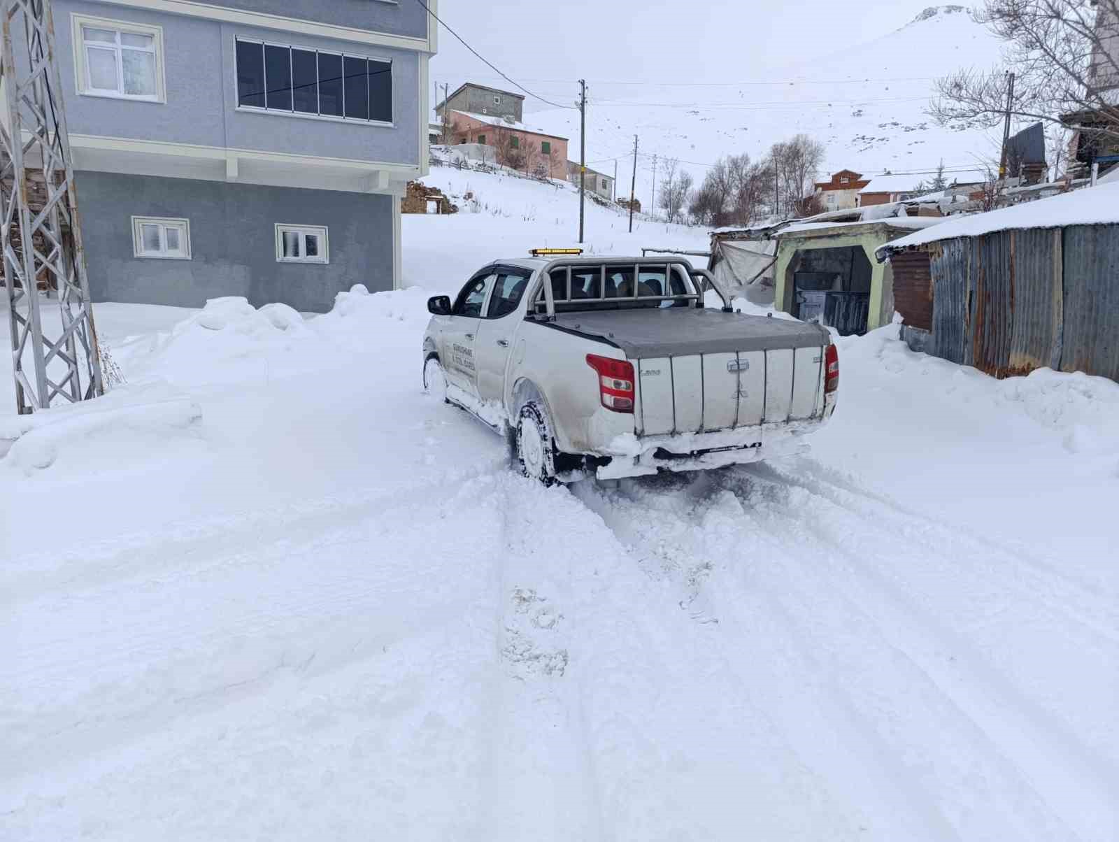 2170 rakımda ekmekleri biten k&ouml;yl&uuml;lerin imdadına "devlet" yetişti

