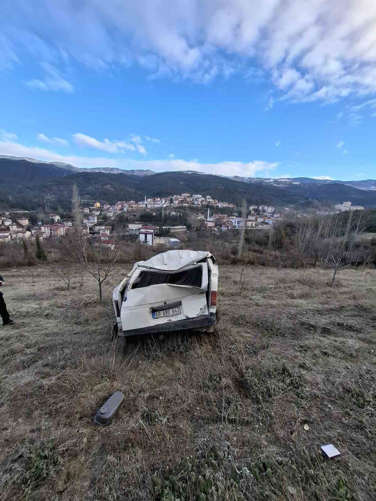 Şarampole devrilen minib&uuml;s hurda yığınına d&ouml;nd&uuml;: 1 yaralı
