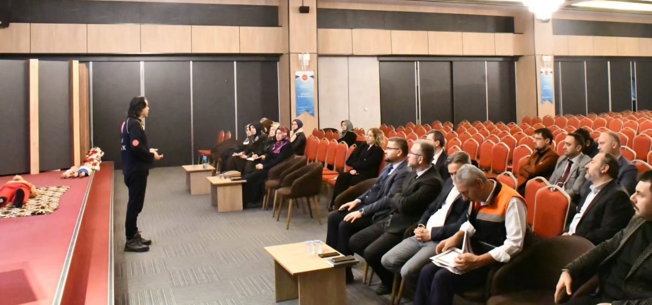 Kütahya İl Müftülüğü’nde personele temel ilk yardım eğitimi