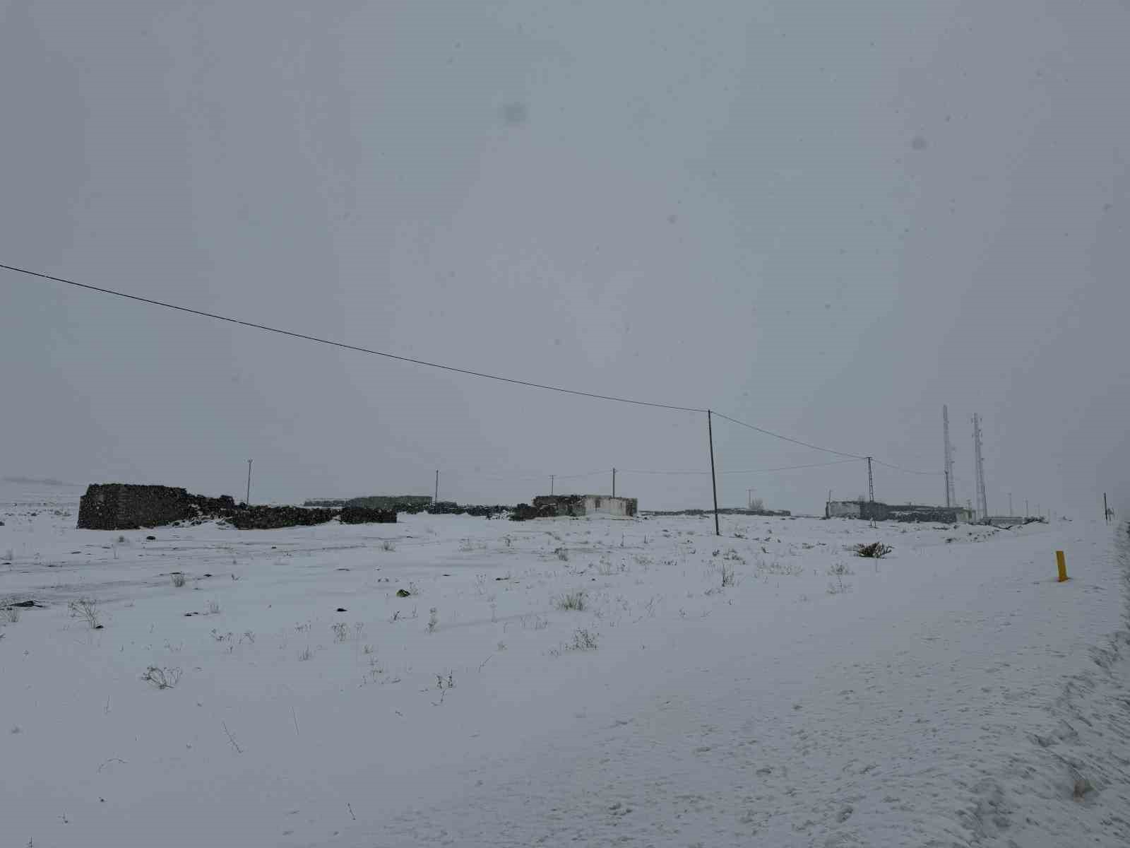 Pamuk Ge&ccedil;idi&rsquo;nde kar ve sis ulaşımı olumsuz etkiledi
