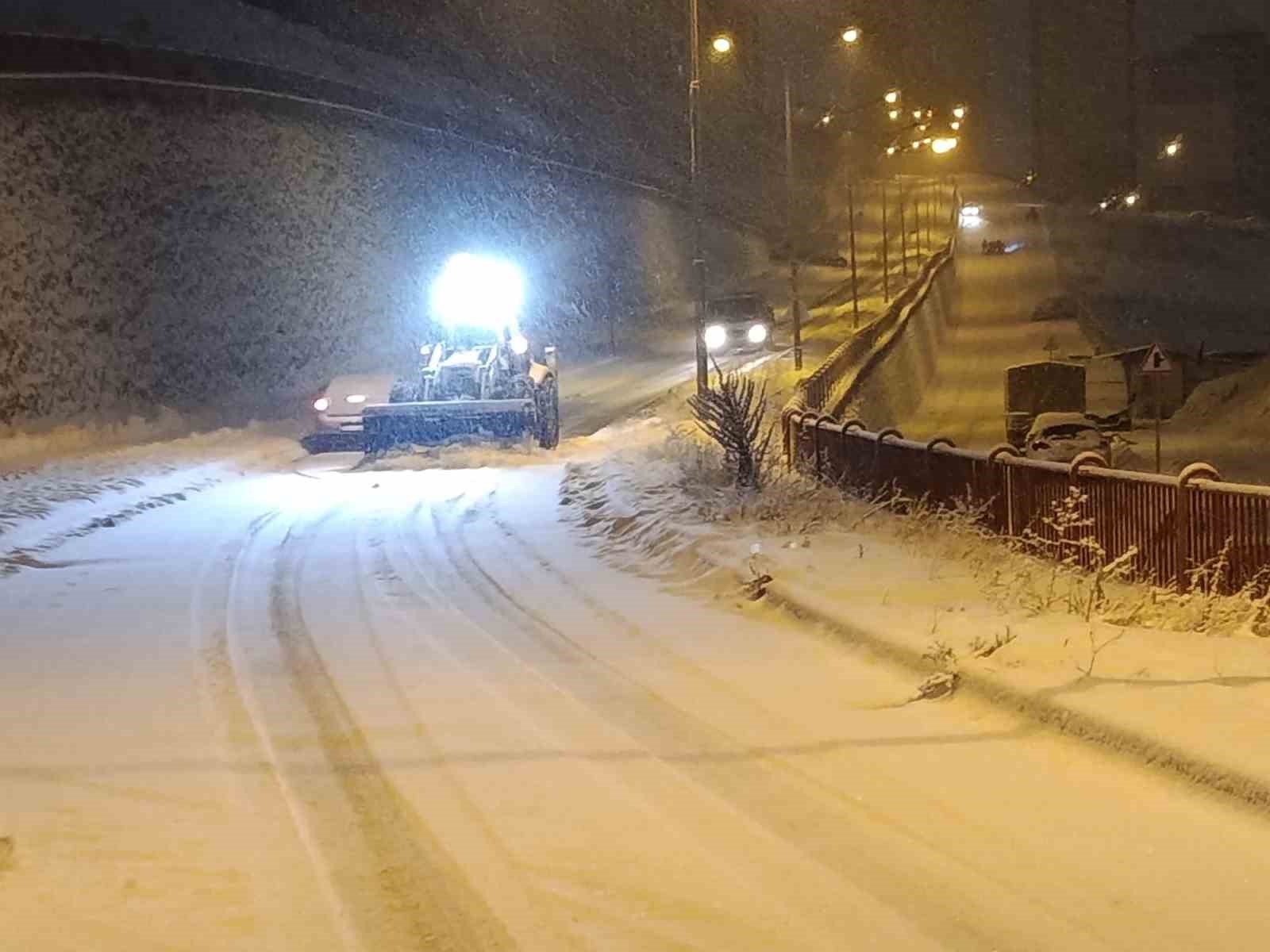 Battalgazi&rsquo;de gece boyu kar mesaisi
