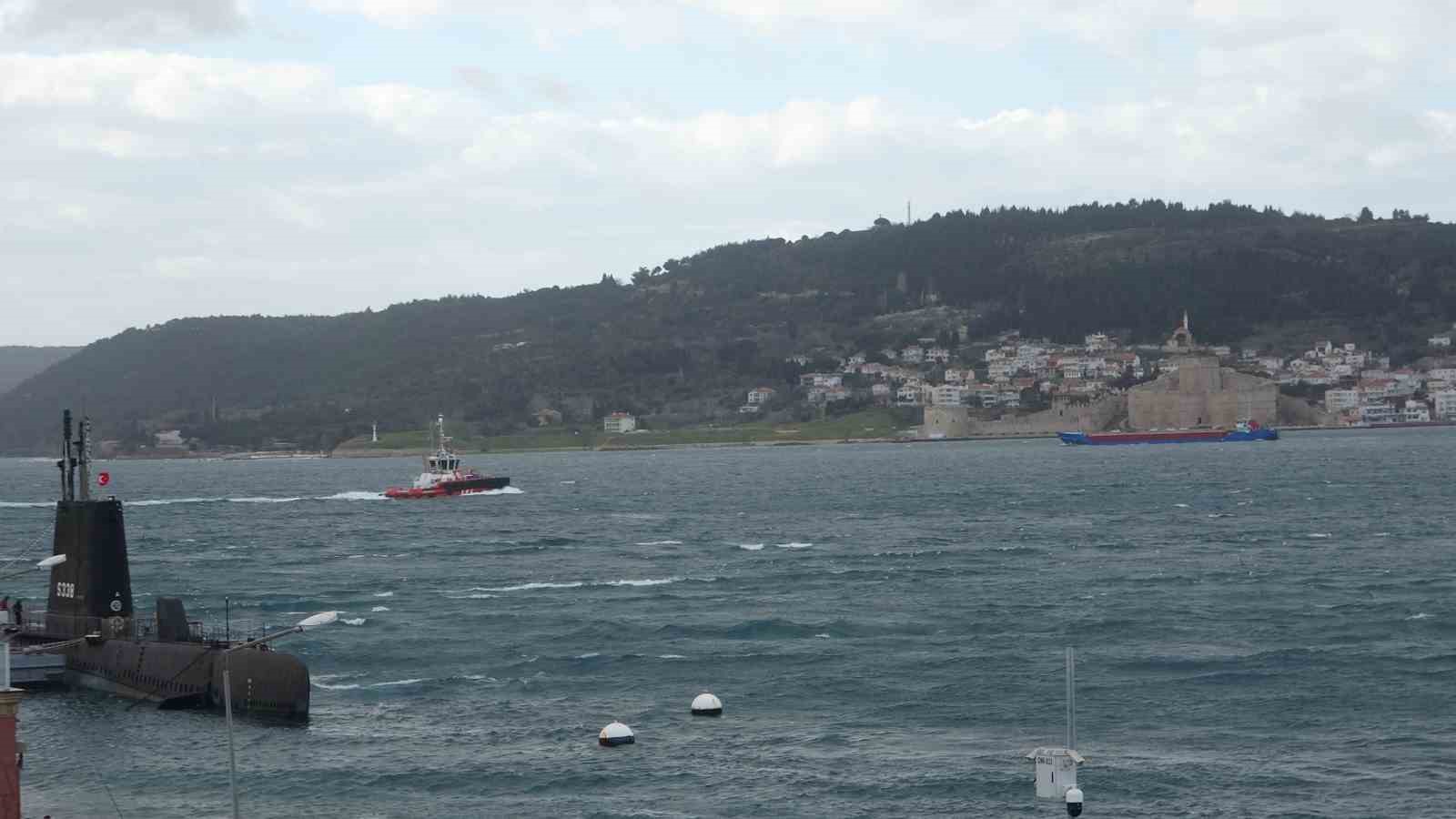 &Ccedil;anakkale Boğazı fırtına nedeniyle trafiğe kapandı
