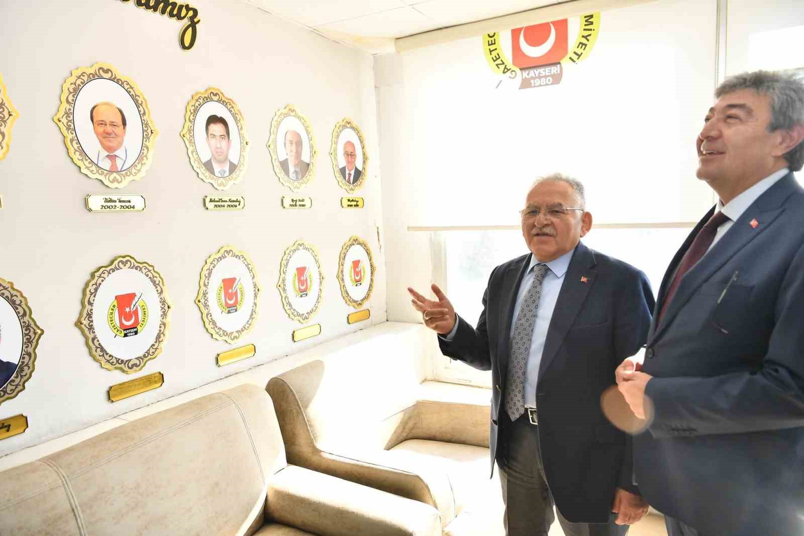 Basın mensuplarının 10 Ocak &Ccedil;alışan Gazeteciler G&uuml;n&uuml;&rsquo;n&uuml; kutlayan B&uuml;y&uuml;kkılı&ccedil;: "İyi ki varsınız"
