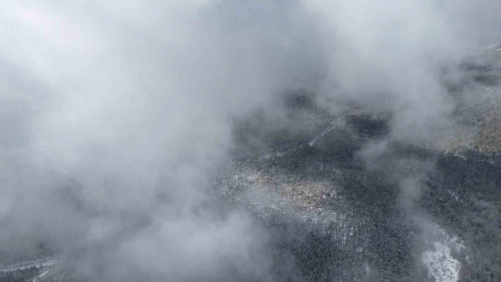 Sındırgı&rsquo;da merkezde yağmur, y&uuml;ksek kesimlerde kar yağışı etkili oldu
