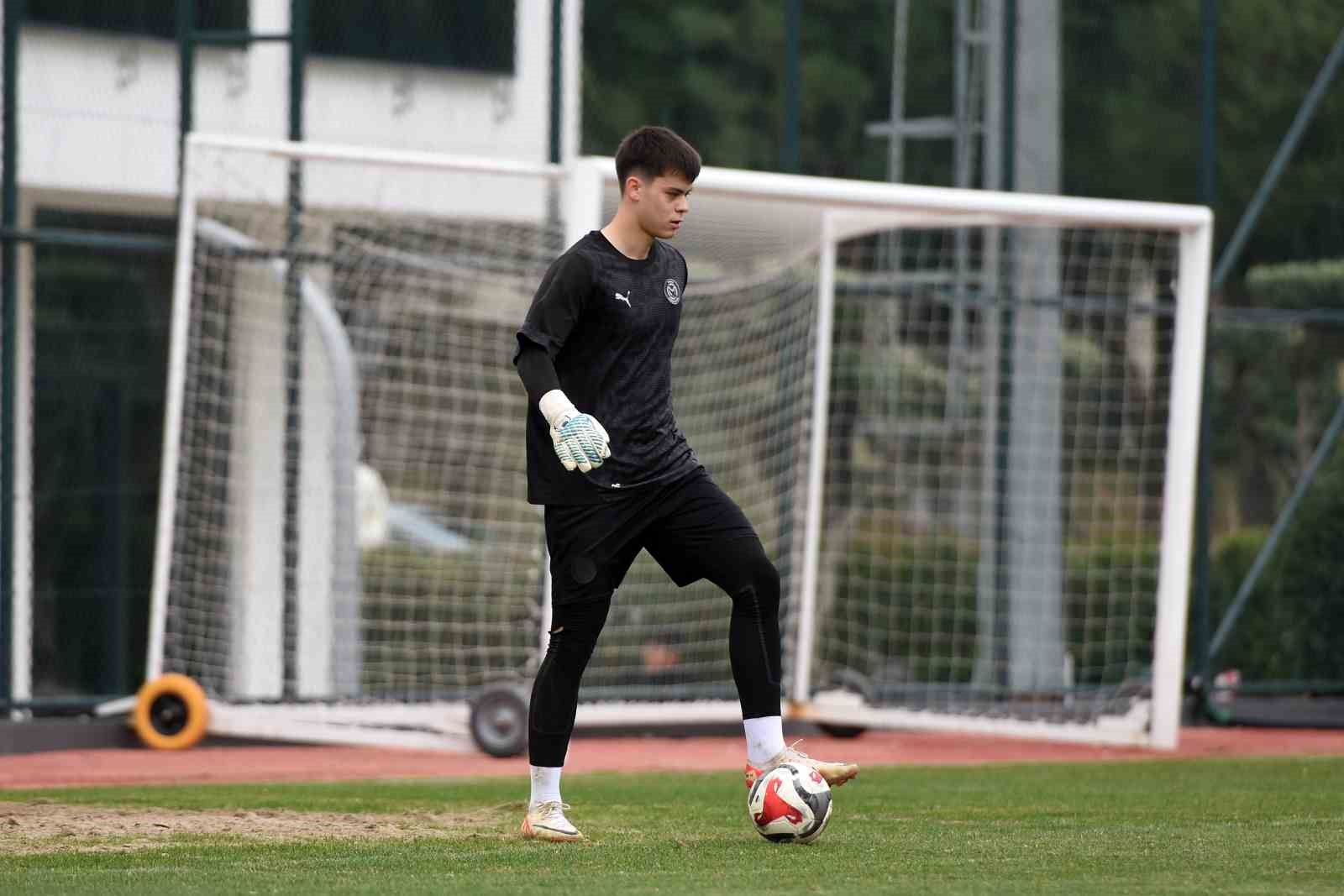 Manisa FK, &Uuml;mraniyespor ma&ccedil;ının hazırlıklarını s&uuml;rd&uuml;rd&uuml;
