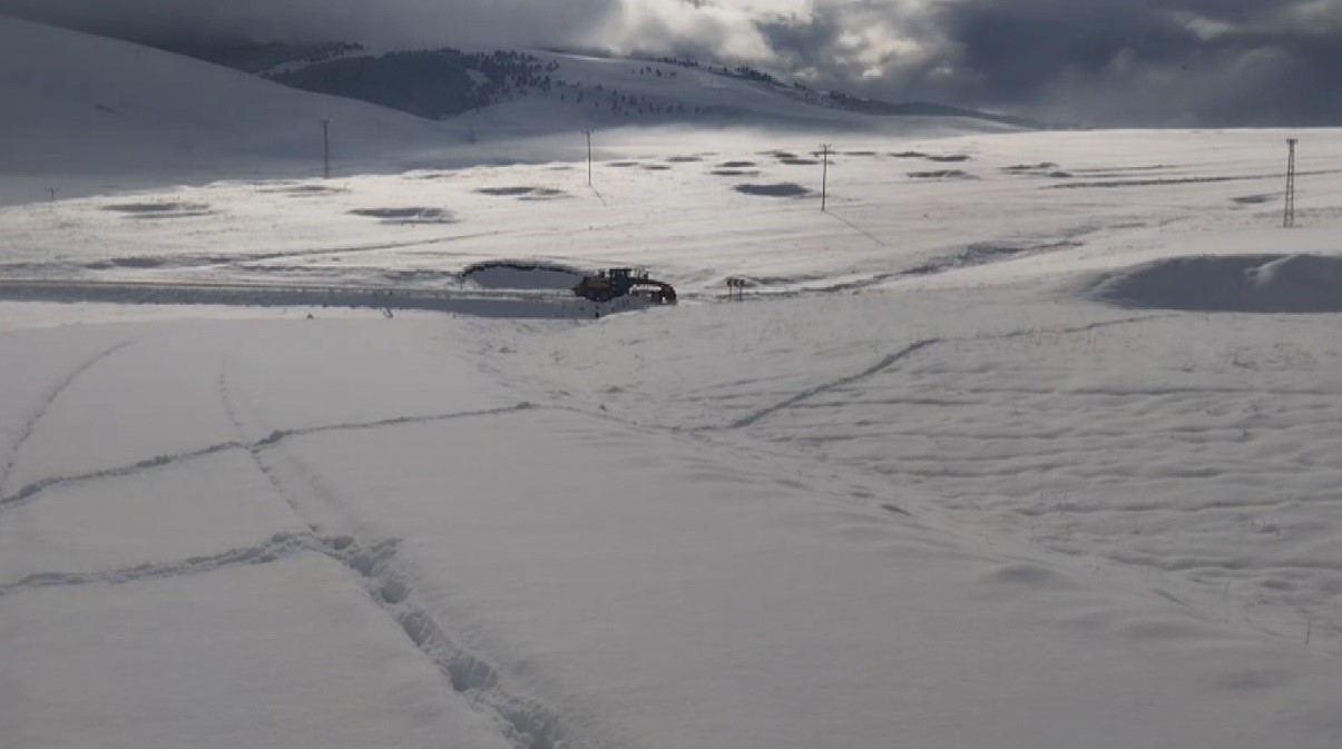 Kars&rsquo;ta 11 k&ouml;y yolu ulaşıma kapalı bulunuyor
