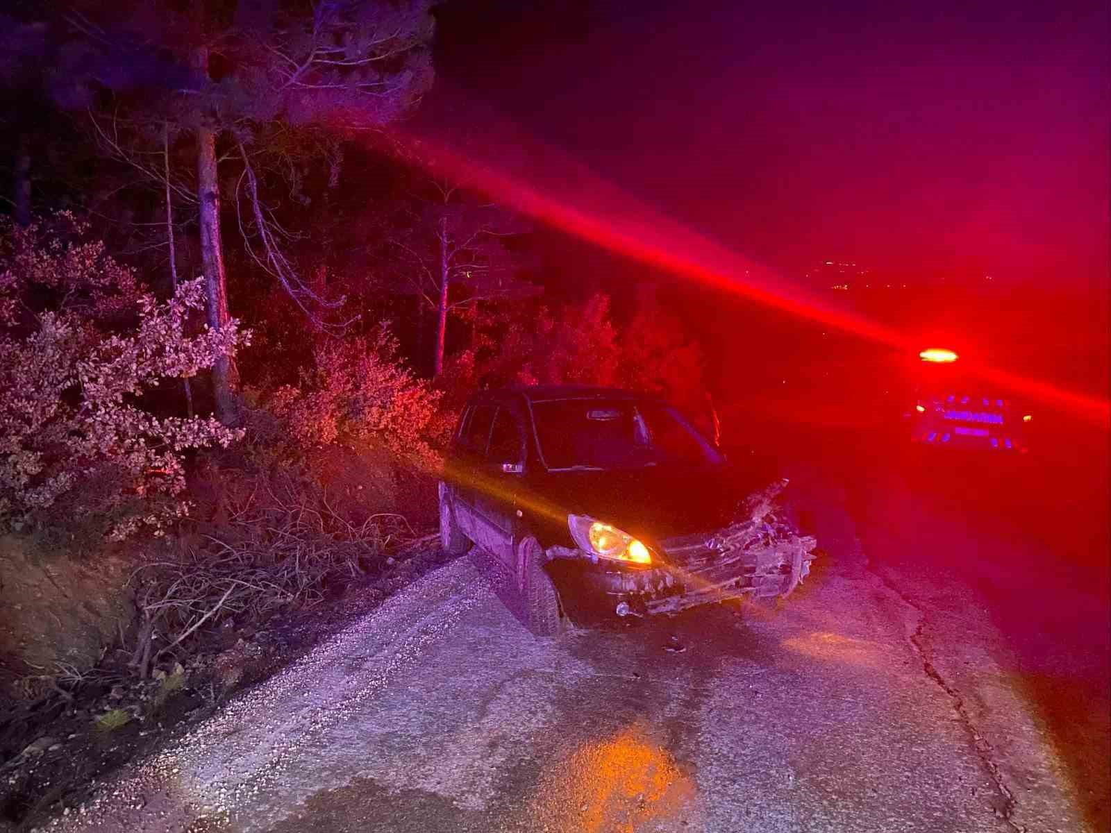 Bilecik&rsquo;te kontrolden &ccedil;ıkan otomobil ağaca &ccedil;arptı: 1 yaralı
