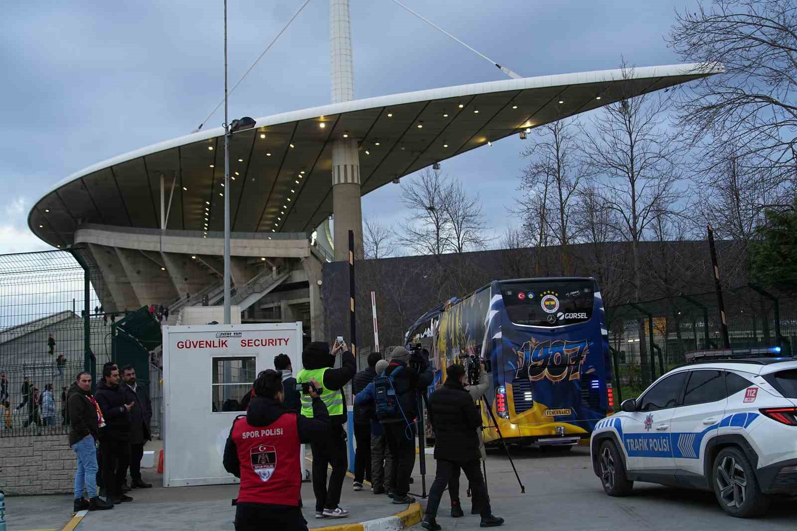 Fenerbah&ccedil;e, S&uuml;per Kupa finali i&ccedil;in stada geldi
