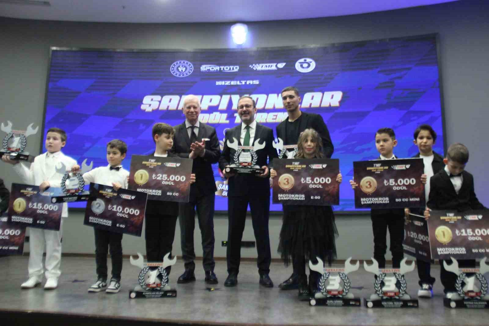 Motosikletin şampiyonları kupalarına İzmir’de kavuştu