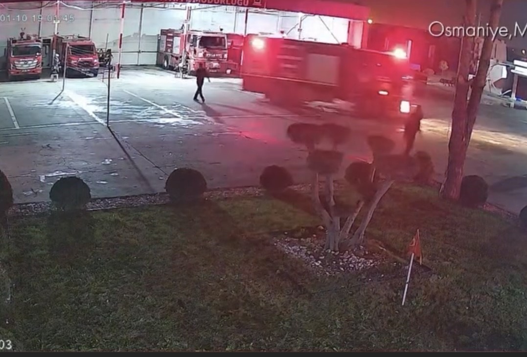 Gol değil, sirenle havaya fırladılar
