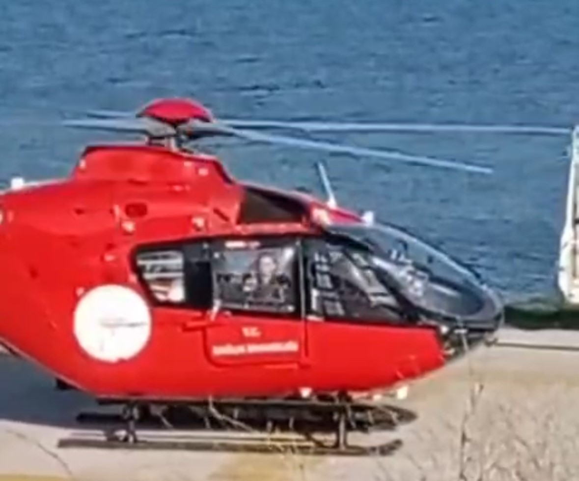 Avşa Adası’nda rahatsızlanan vatandaş ambulans helikopterle sevk edildi