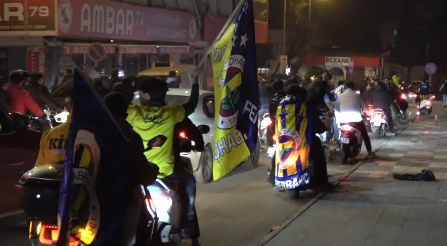 S&uuml;per Kupa zaferini Kilis&rsquo;te motosikletlerle şehir turu atarak kutladılar
