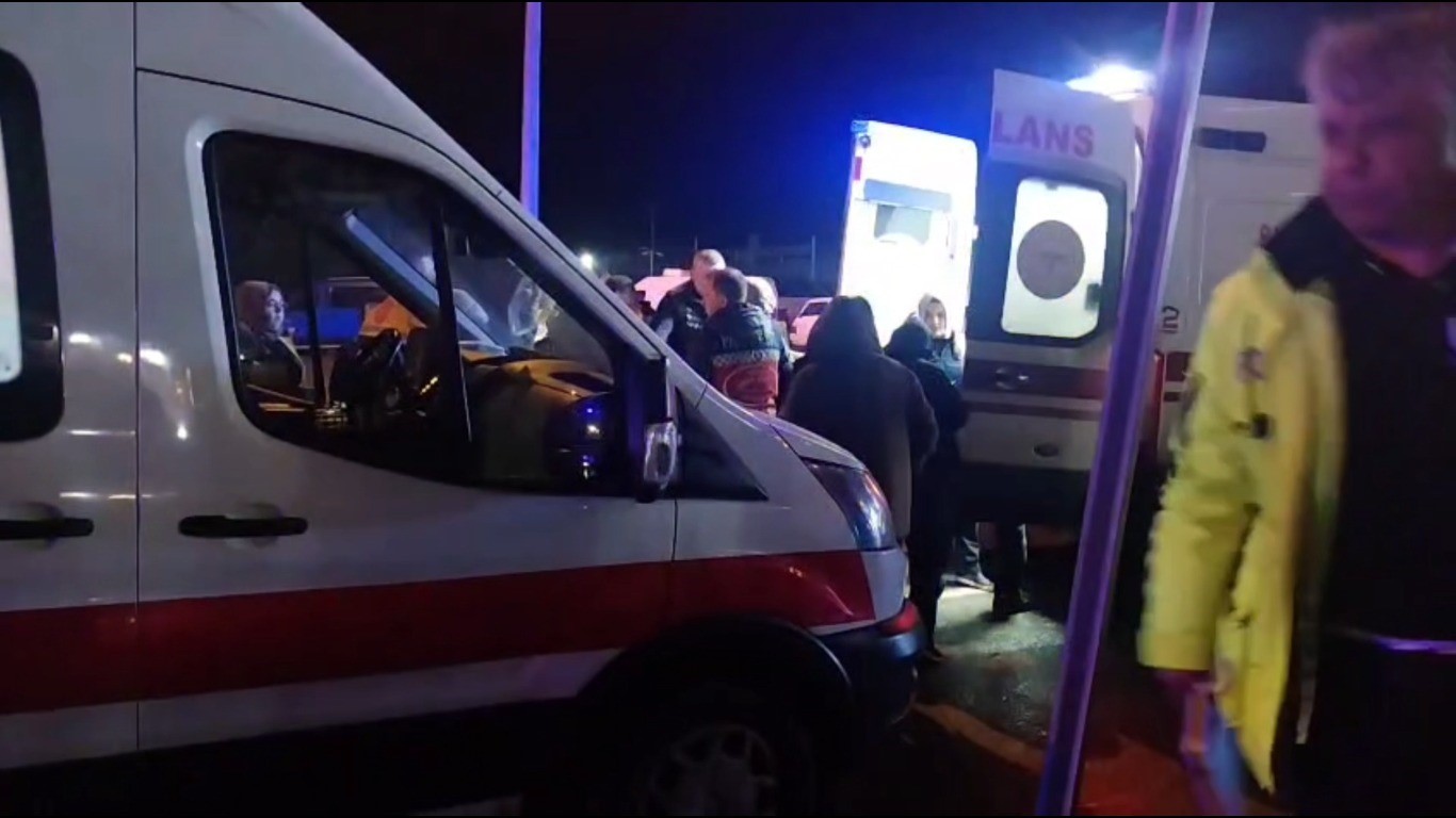 Kütahya’da ambulans ile otomobil çarpıştı: 1 yaralı