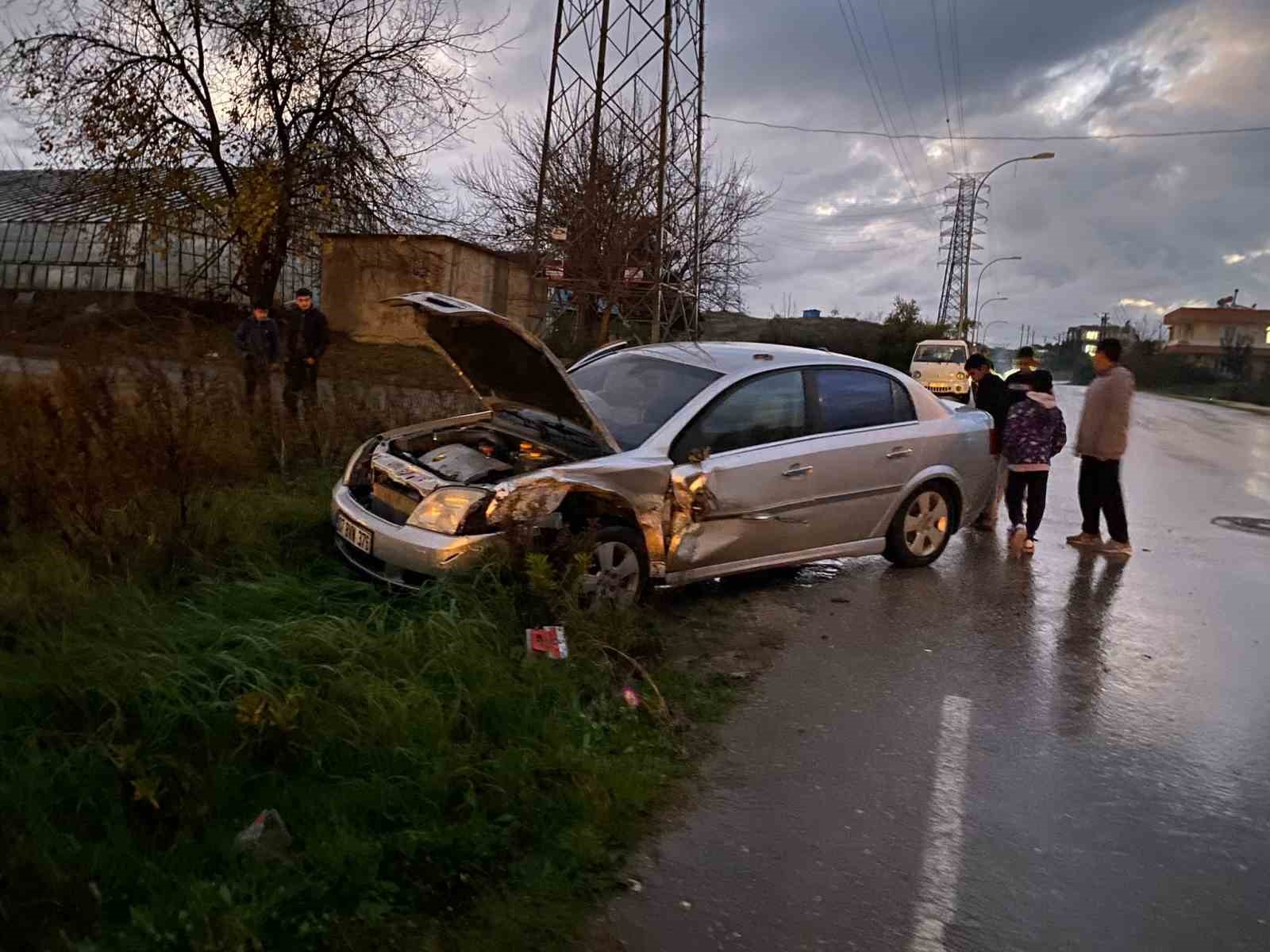 Serik&rsquo;te iki otomobilin karıştığı kazada 1 kişi yaralandı
