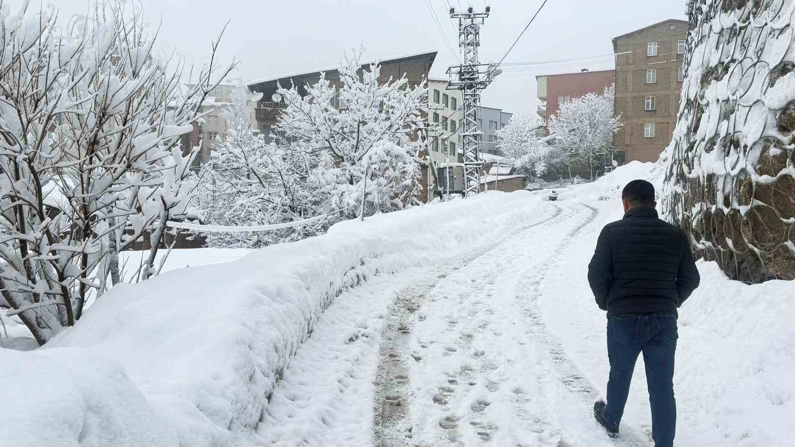 Hakkari’de 310 yerleşim yeri ulaşıma açıldı