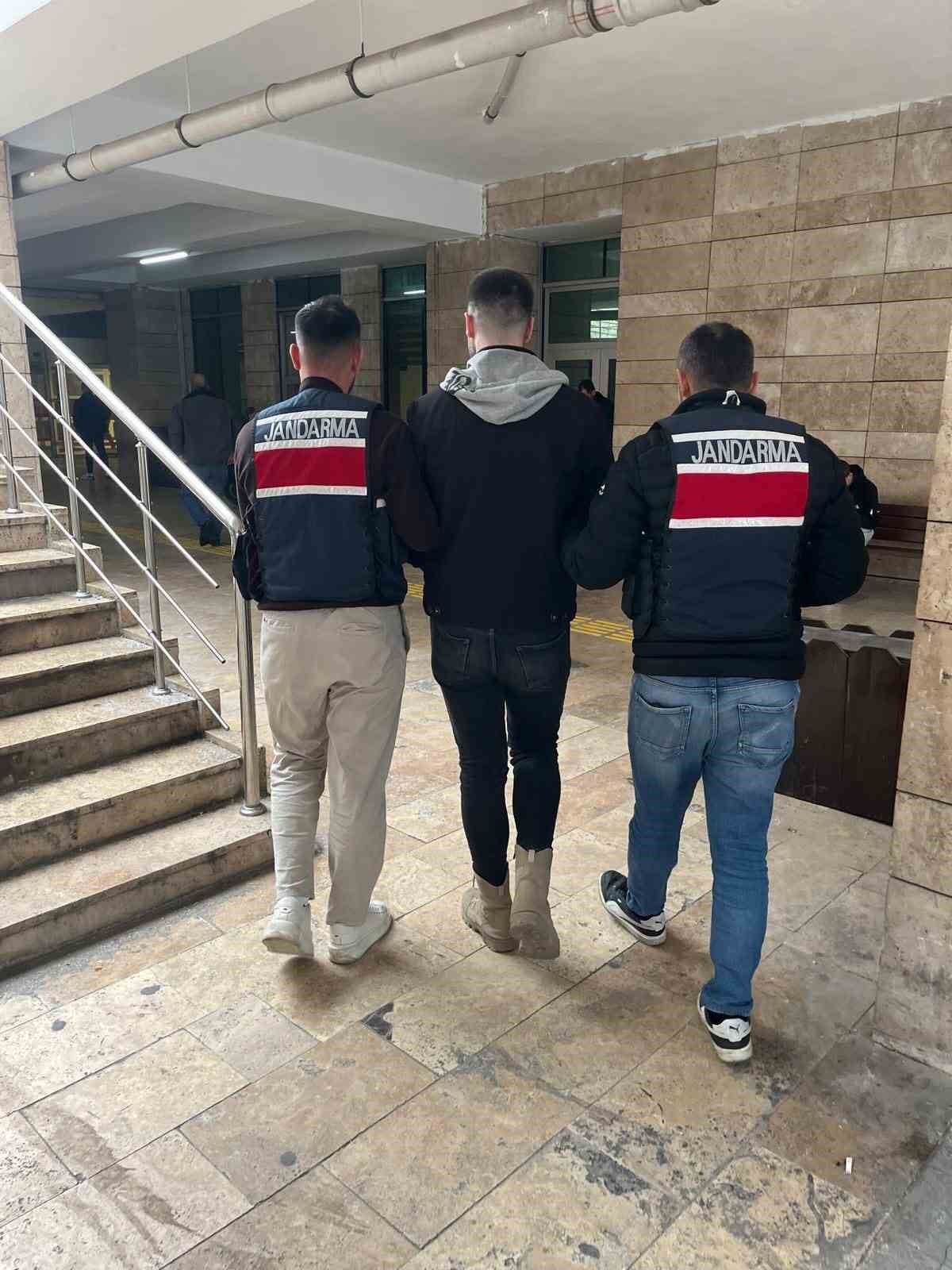 Samsun&rsquo;da 14 yıl hapis cezasıyla aranan dolandırıcı yakalandı
